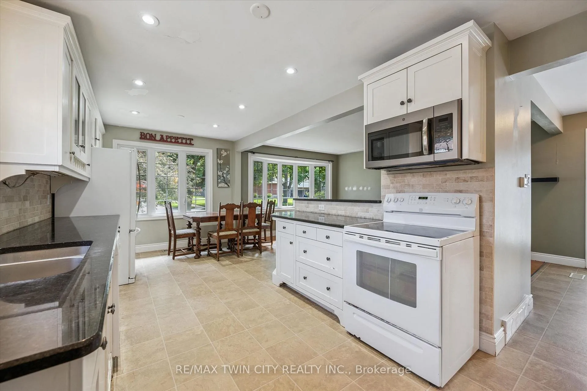 Photo 4 of 107 Queenston Drive, Kitchener — HOMEH
