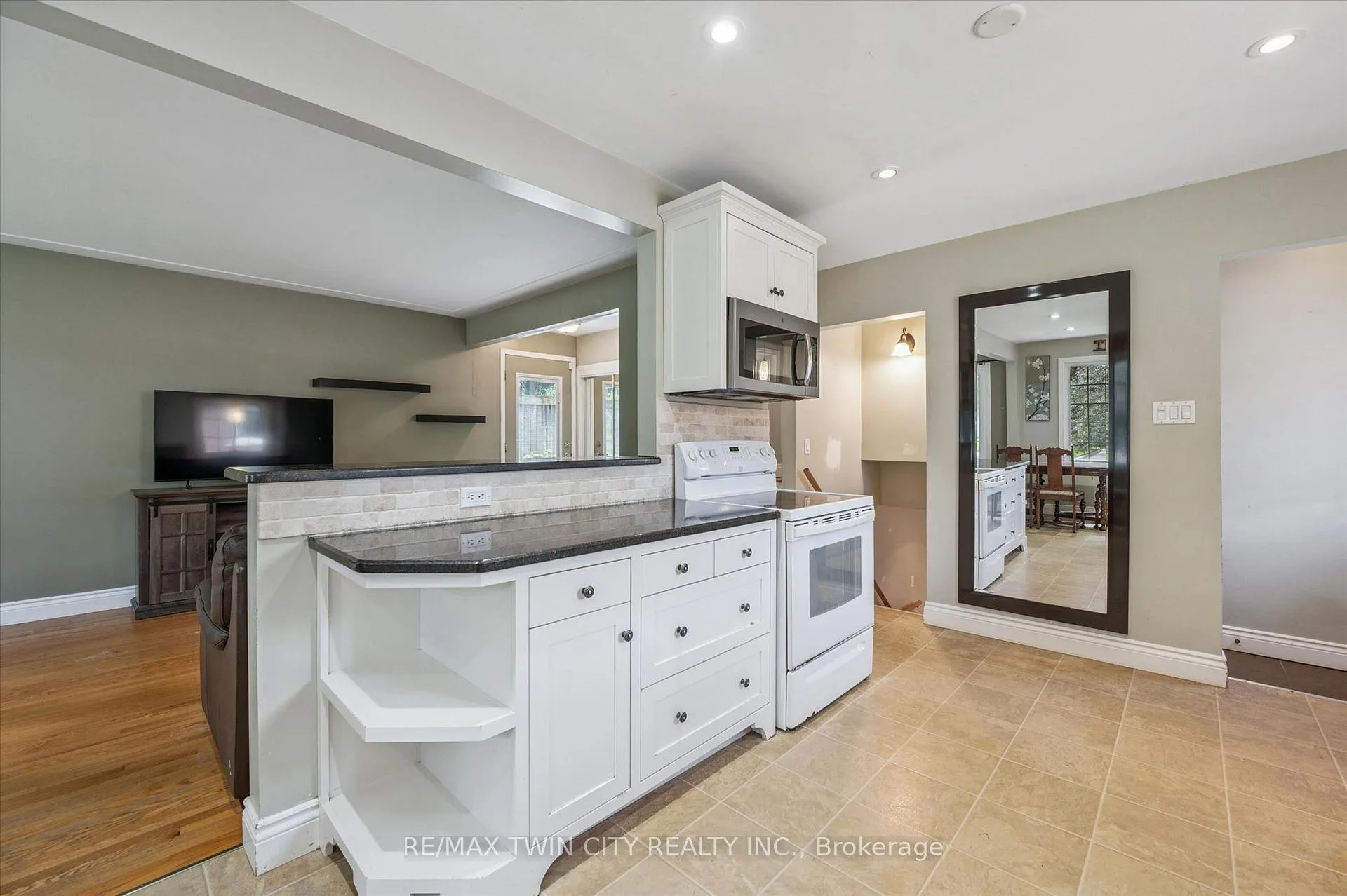 Photo 6 of 107 Queenston Drive, Kitchener — HOMEH