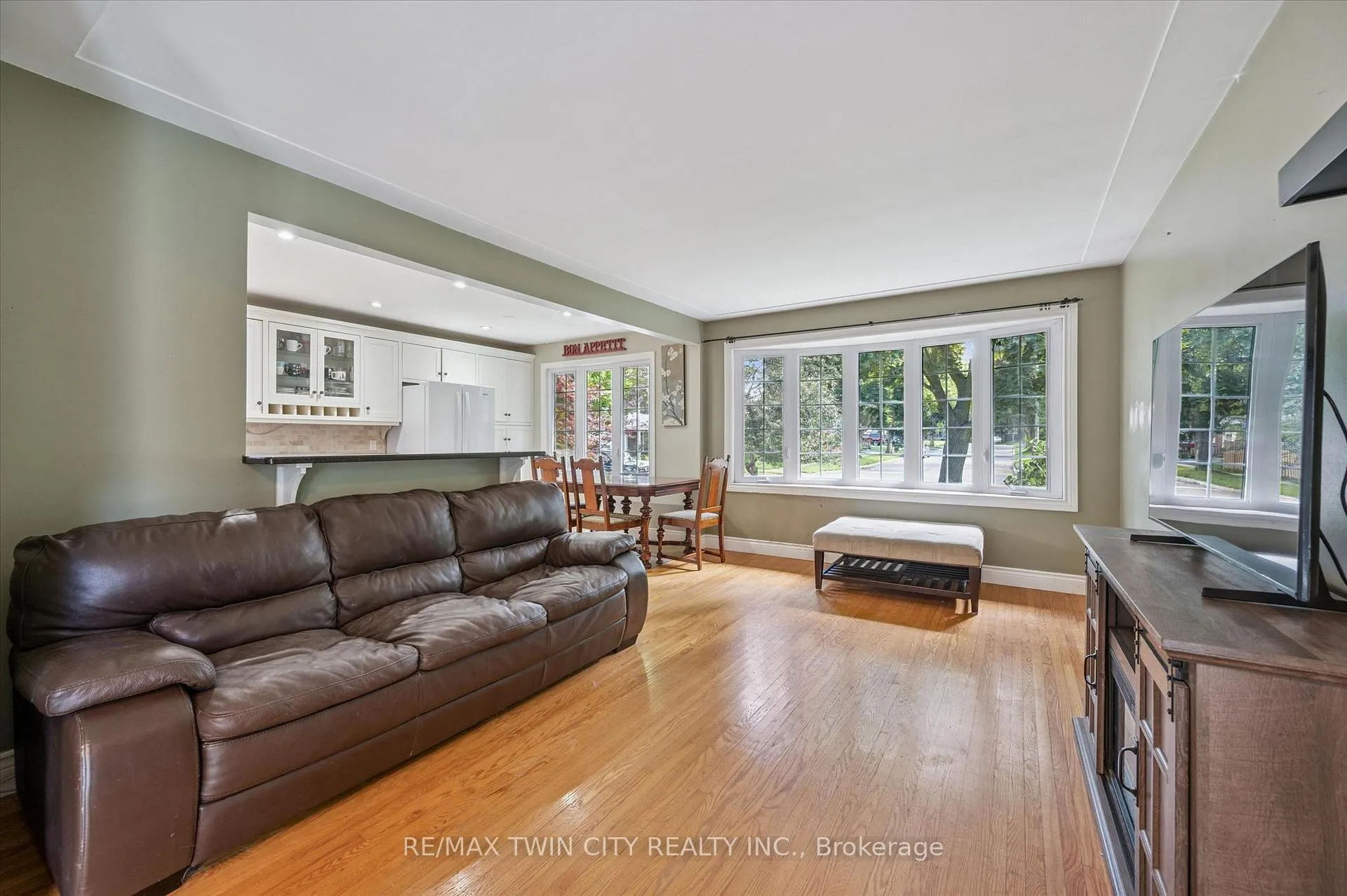 Photo 8 of 107 Queenston Drive, Kitchener — HOMEH