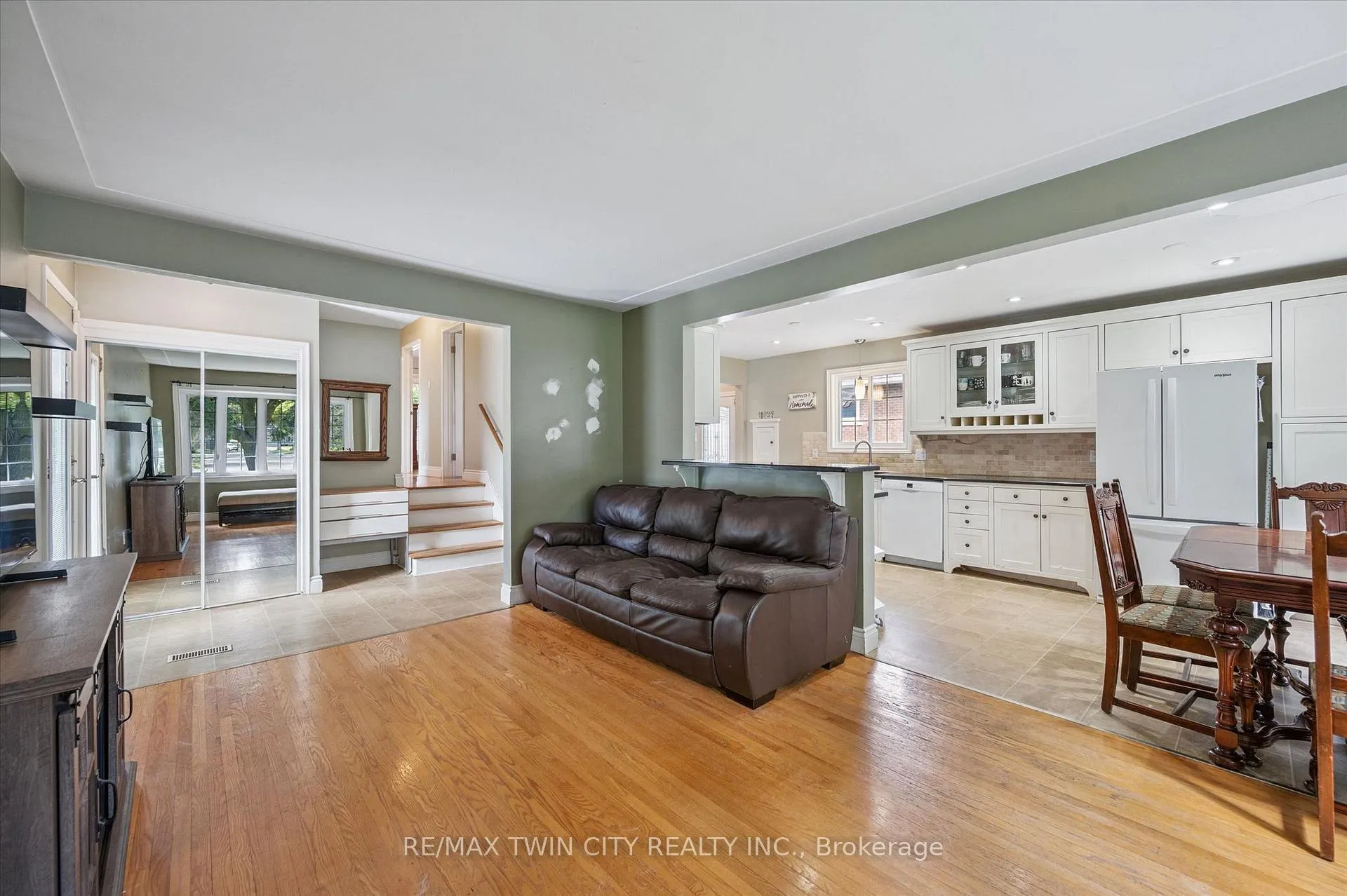Photo 9 of 107 Queenston Drive, Kitchener — HOMEH