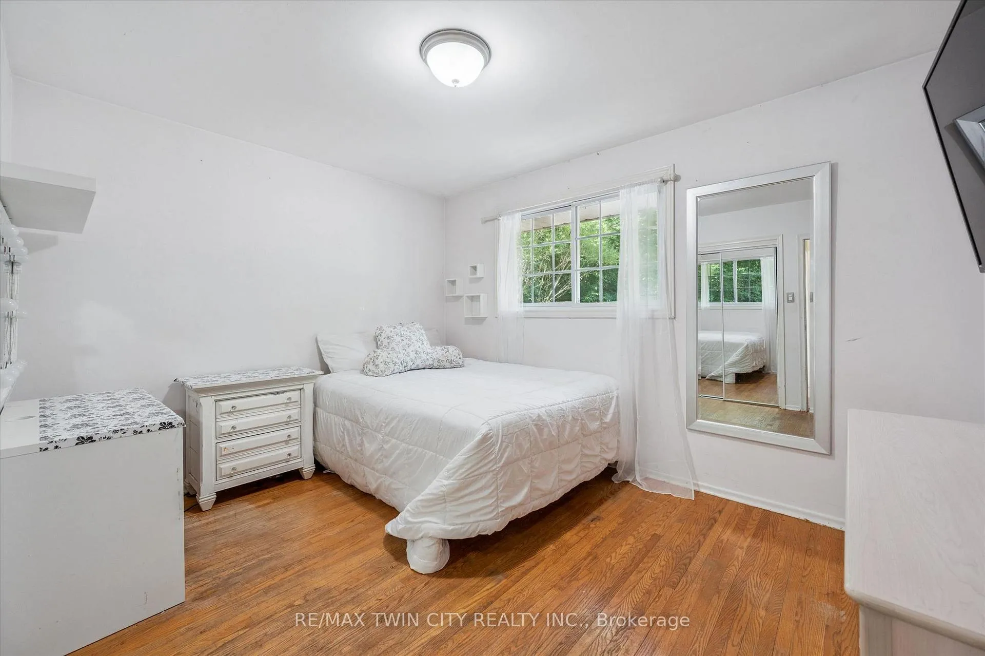 Photo 10 of 107 Queenston Drive, Kitchener — HOMEH