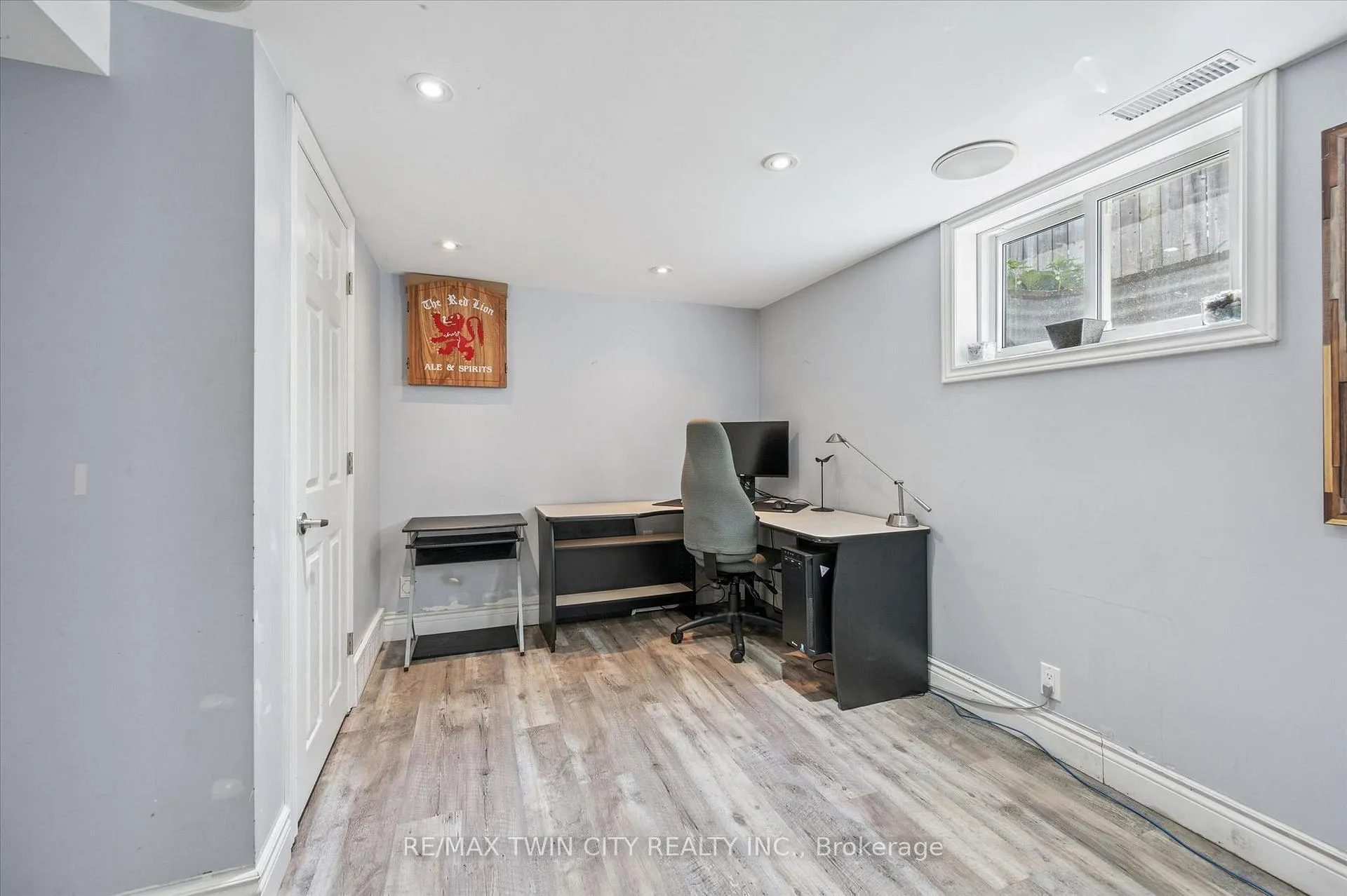 Photo 16 of 107 Queenston Drive, Kitchener — HOMEH