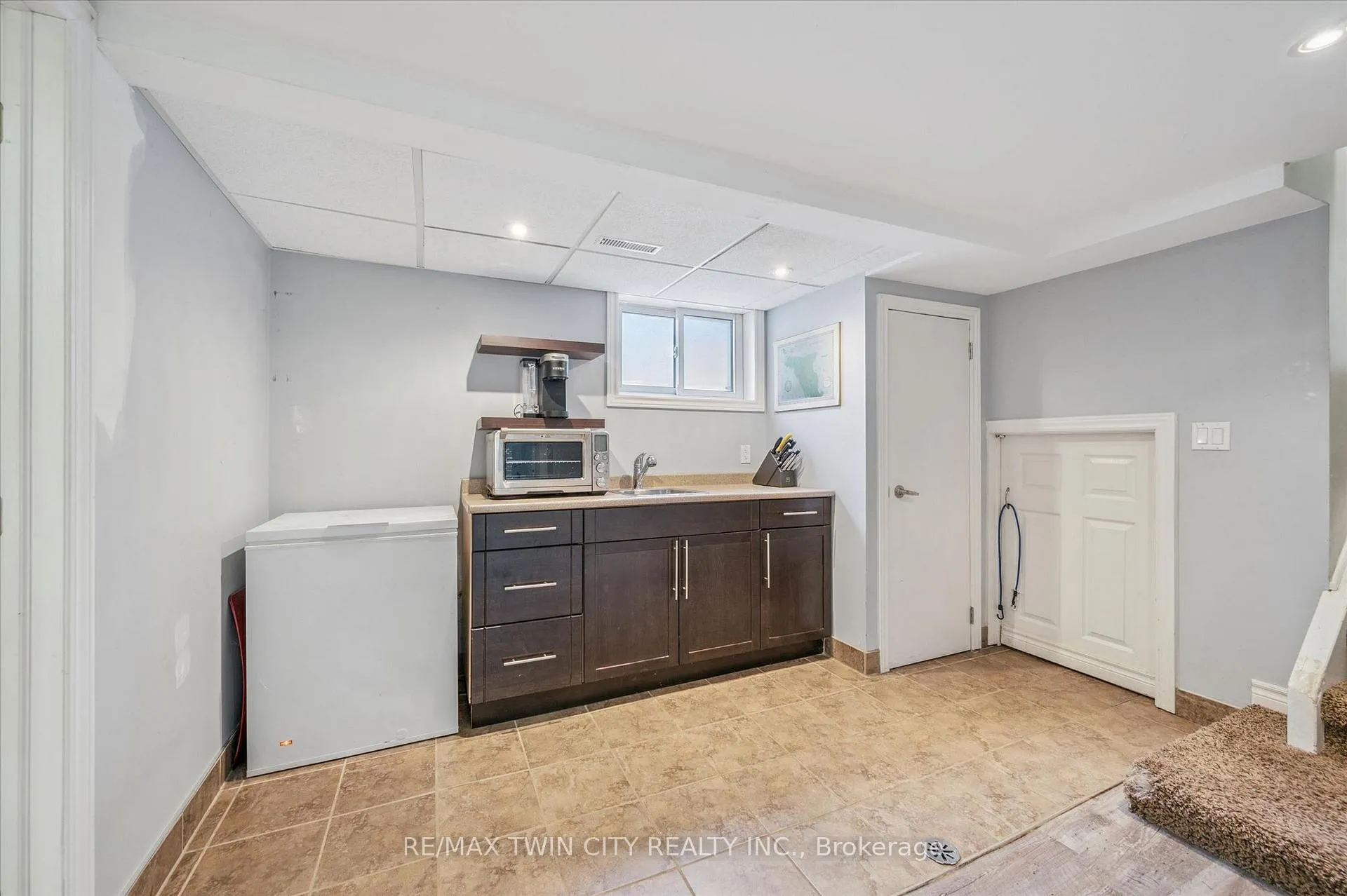Photo 20 of 107 Queenston Drive, Kitchener — HOMEH