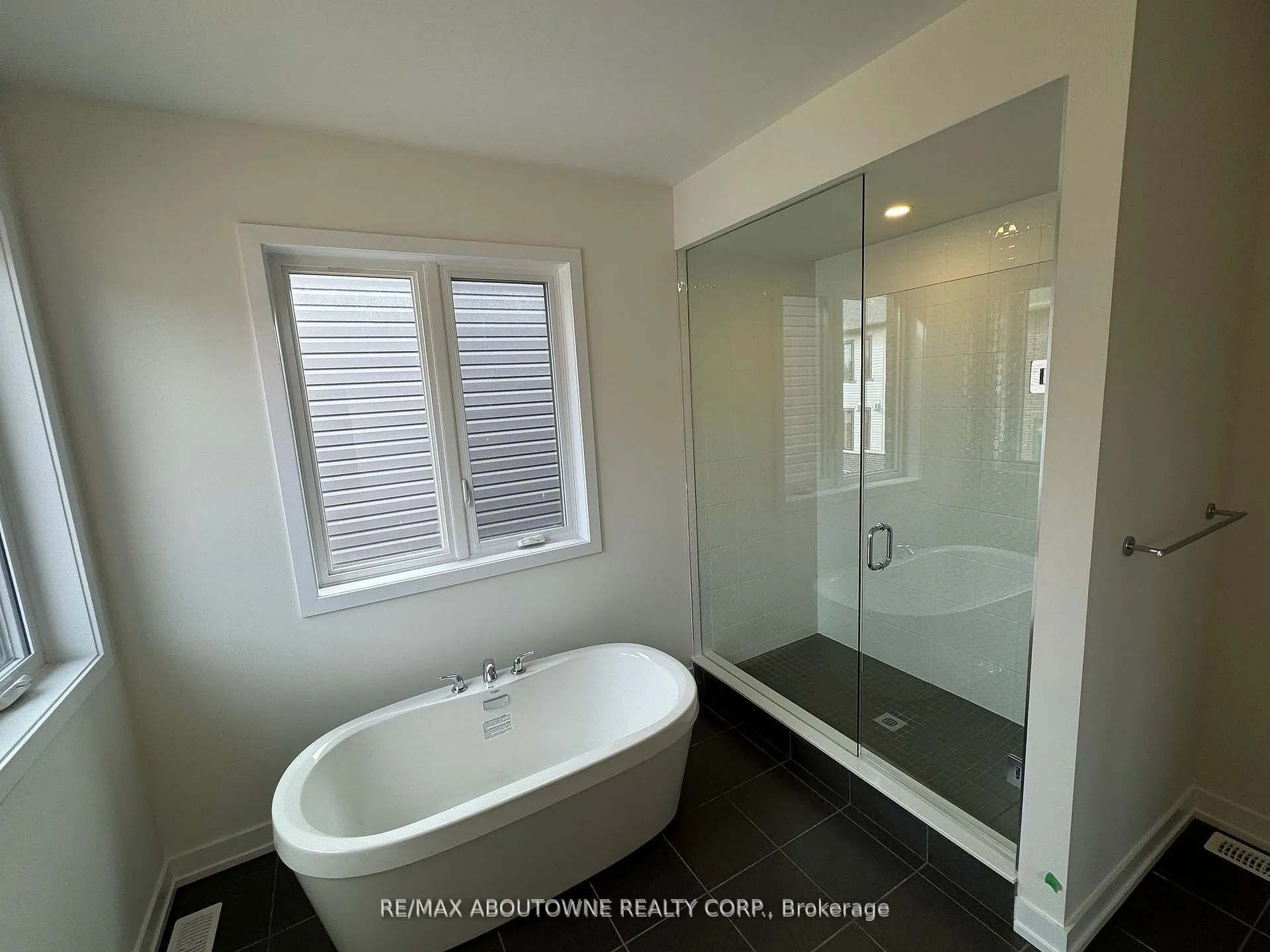 Photo 6 of 1050 Thompson Drive, Oshawa, Kedron — HOMEH