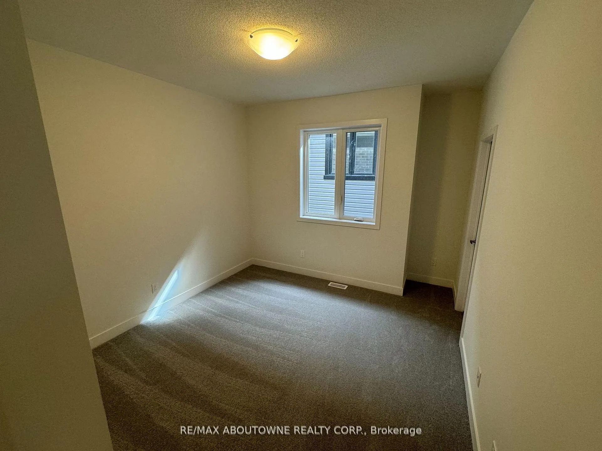 Photo 13 of 1050 Thompson Drive, Oshawa, Kedron — HOMEH