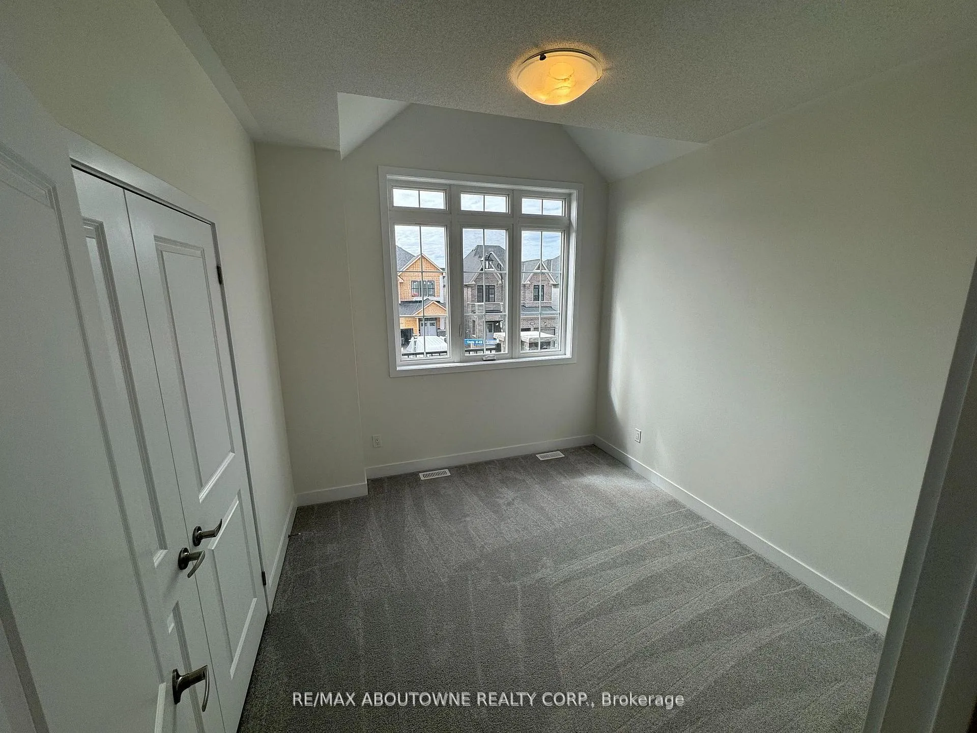 Photo 17 of 1050 Thompson Drive, Oshawa, Kedron — HOMEH