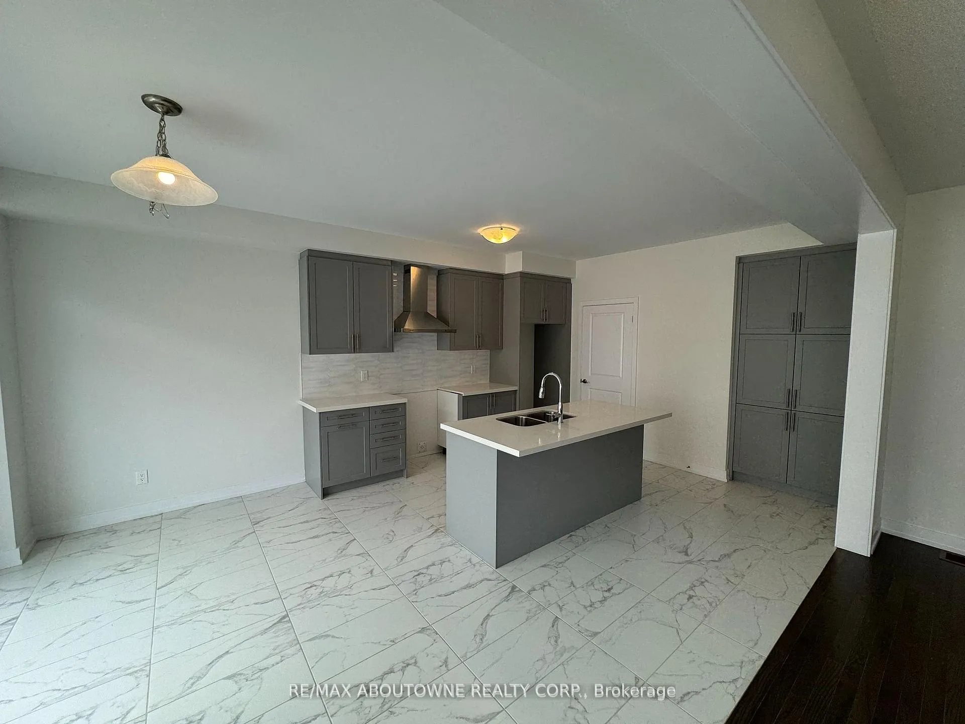 Photo 20 of 1050 Thompson Drive, Oshawa, Kedron — HOMEH