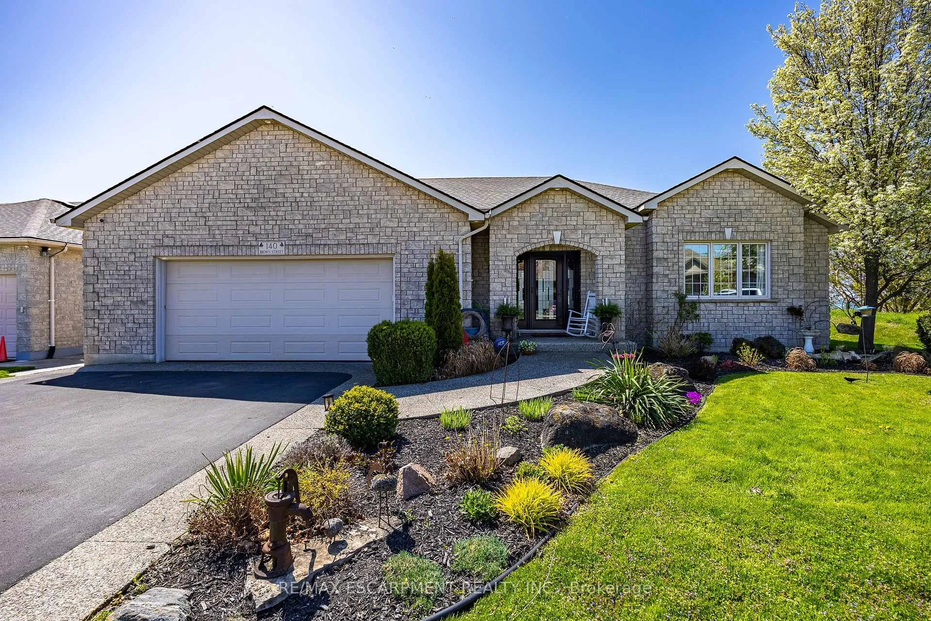Photo 4 of 140 Brown Street, Norfolk, Port Dover — HOMEH
