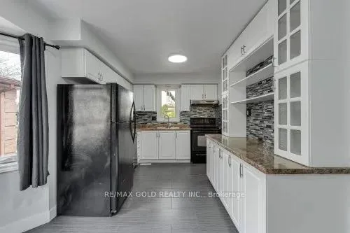 Photo 2 of 83 Speight Crescent, London, East E — HOMEH