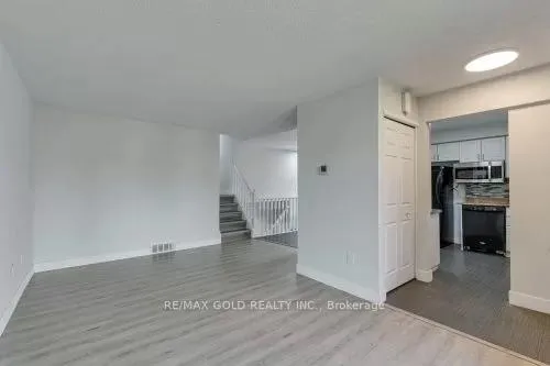 Photo 5 of 83 Speight Crescent, London, East E — HOMEH