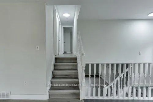 Photo 6 of 83 Speight Crescent, London, East E — HOMEH