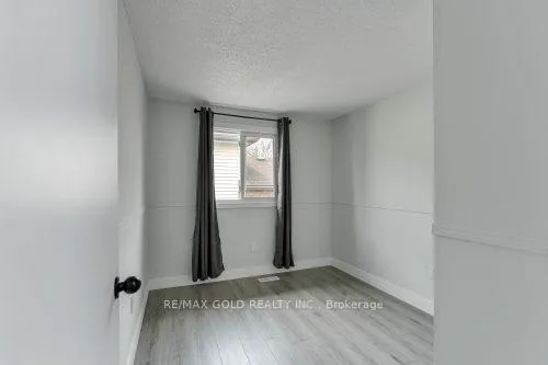 Photo 7 of 83 Speight Crescent, London, East E — HOMEH