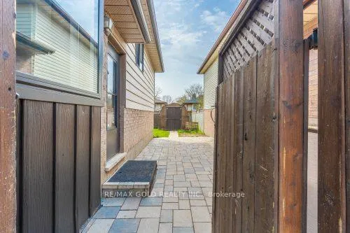 Photo 15 of 83 Speight Crescent, London, East E — HOMEH