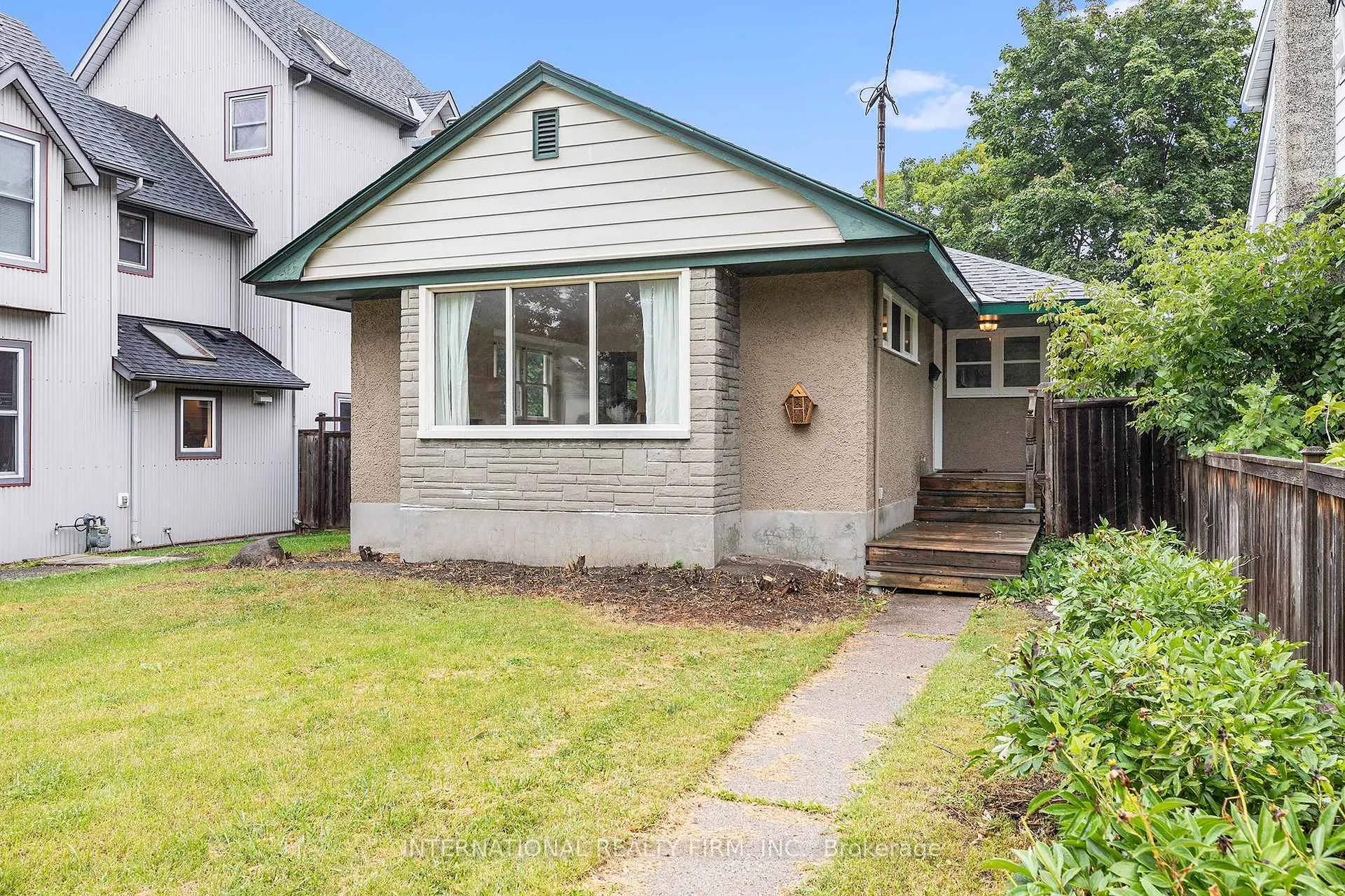 Photo 2 of 323 Lanark Avenue N, Ottawa, Westboro North — HOMEH