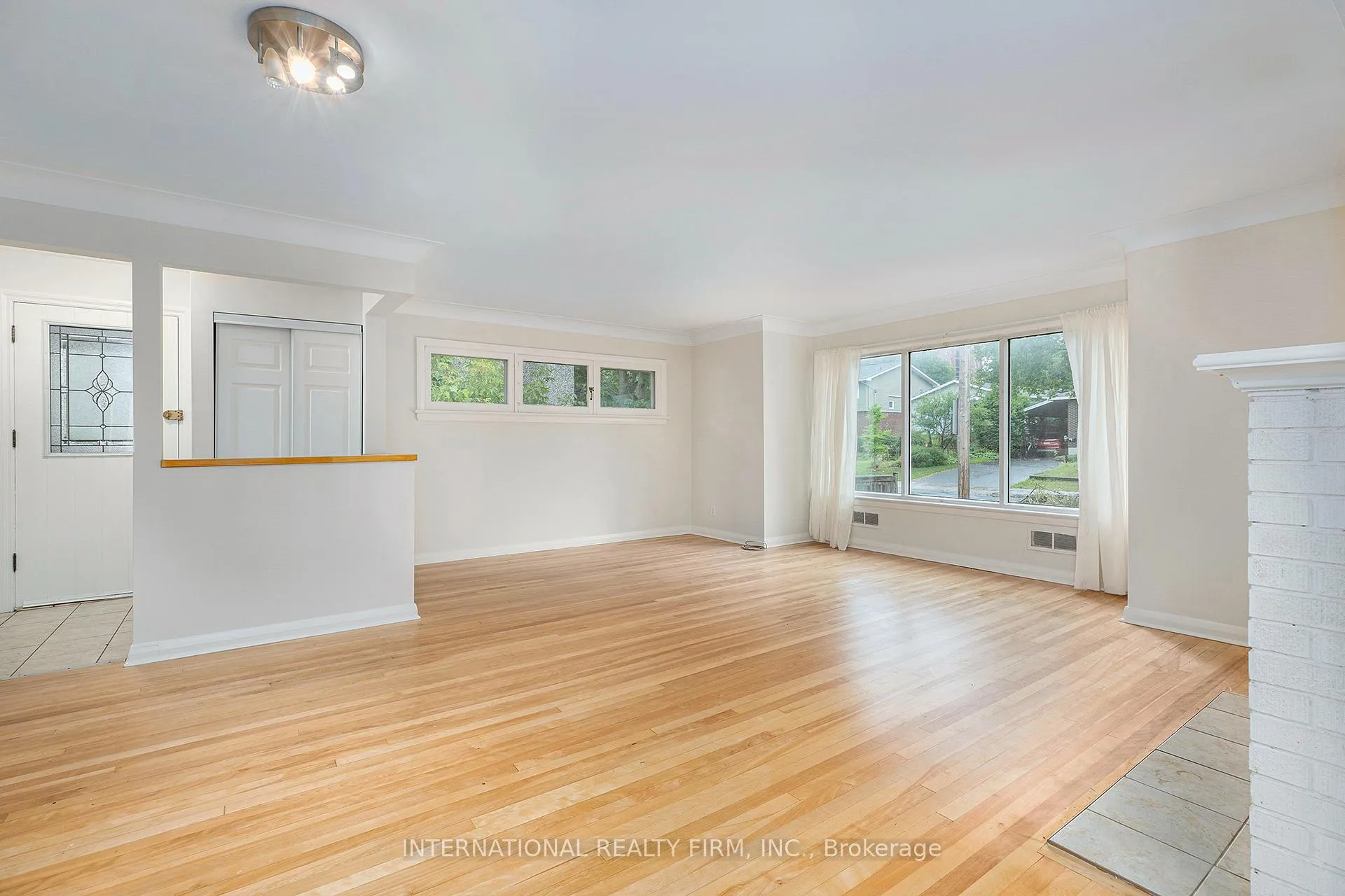 Photo 4 of 323 Lanark Avenue N, Ottawa, Westboro North — HOMEH