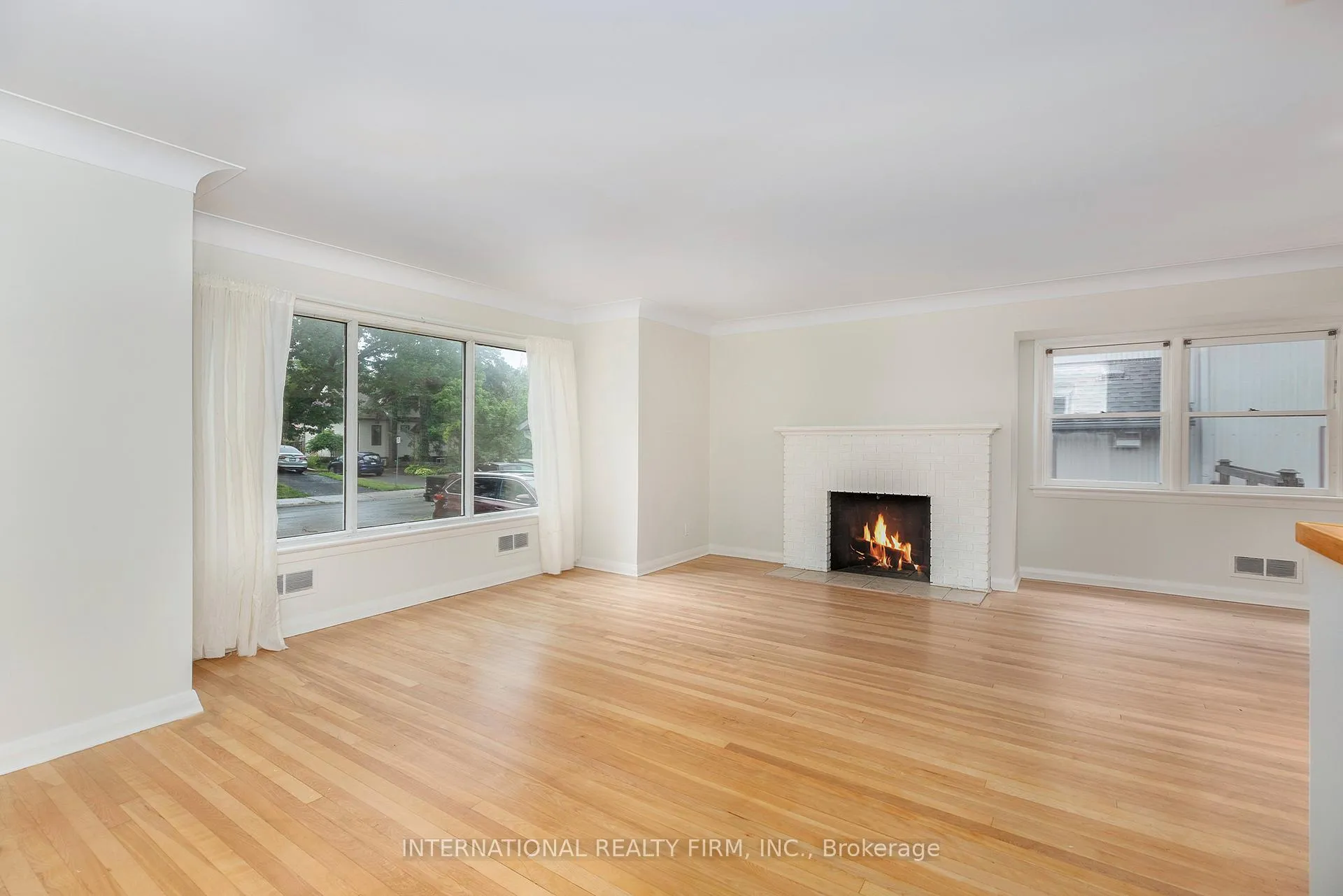 Photo 5 of 323 Lanark Avenue N, Ottawa, Westboro North — HOMEH
