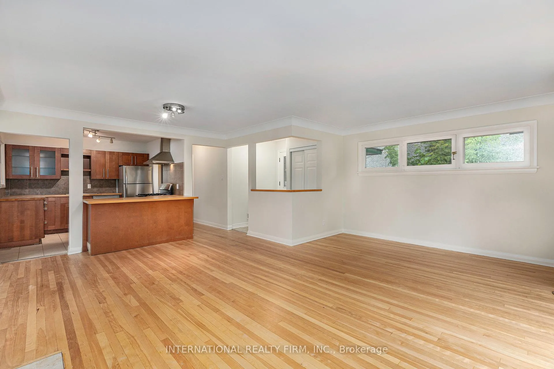 Photo 7 of 323 Lanark Avenue N, Ottawa, Westboro North — HOMEH