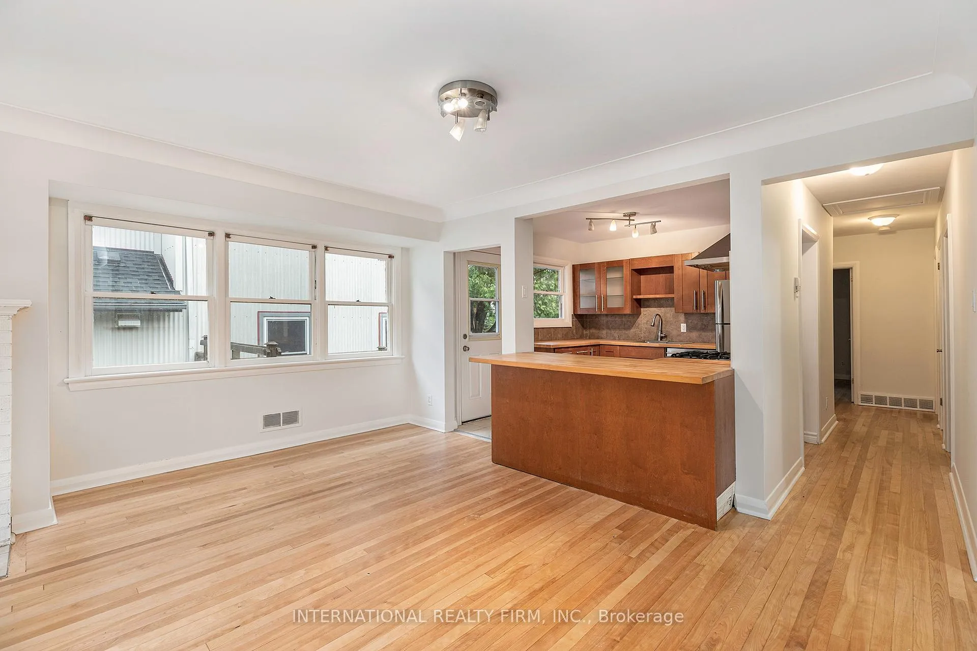 Photo 10 of 323 Lanark Avenue N, Ottawa, Westboro North — HOMEH
