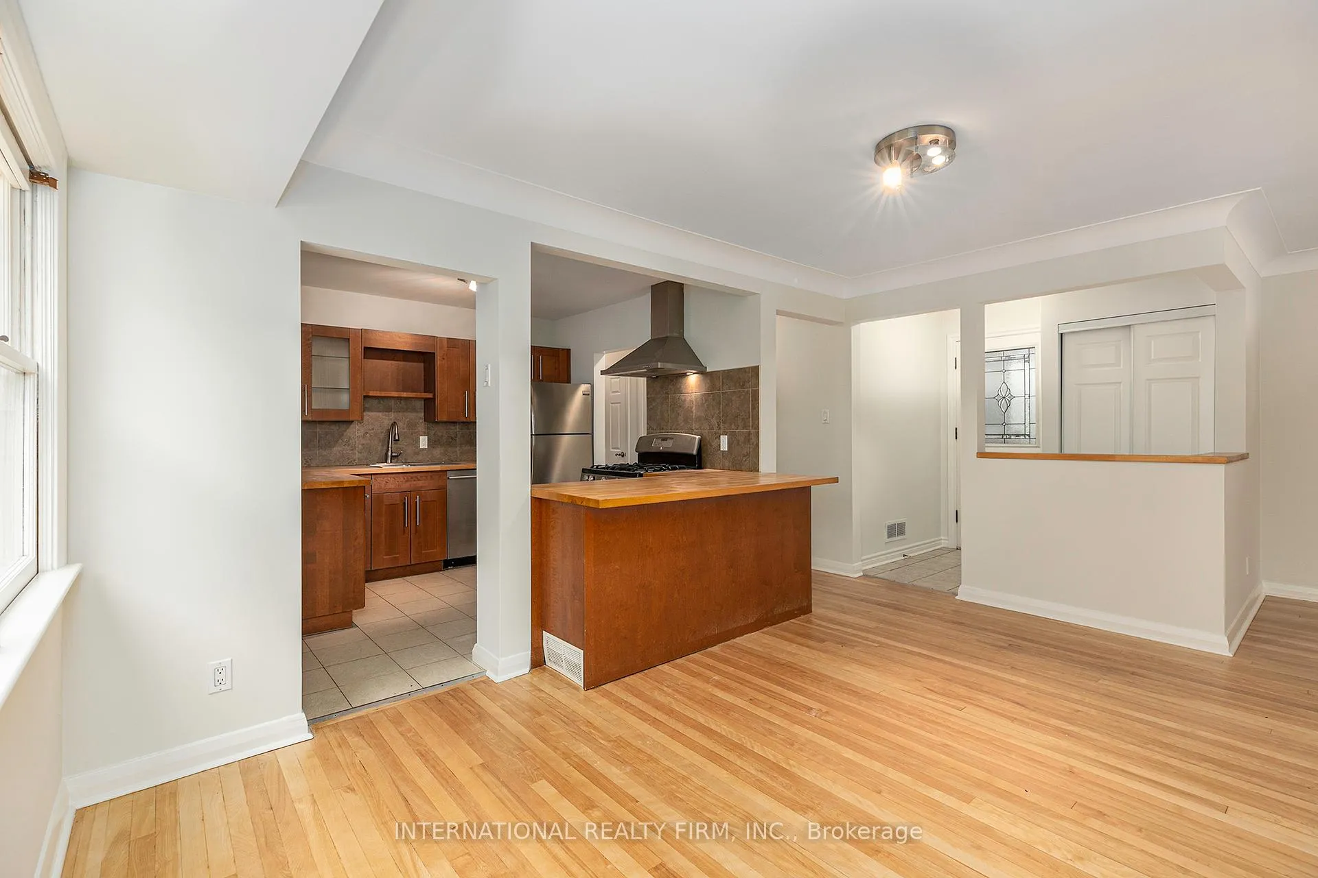 Photo 11 of 323 Lanark Avenue N, Ottawa, Westboro North — HOMEH