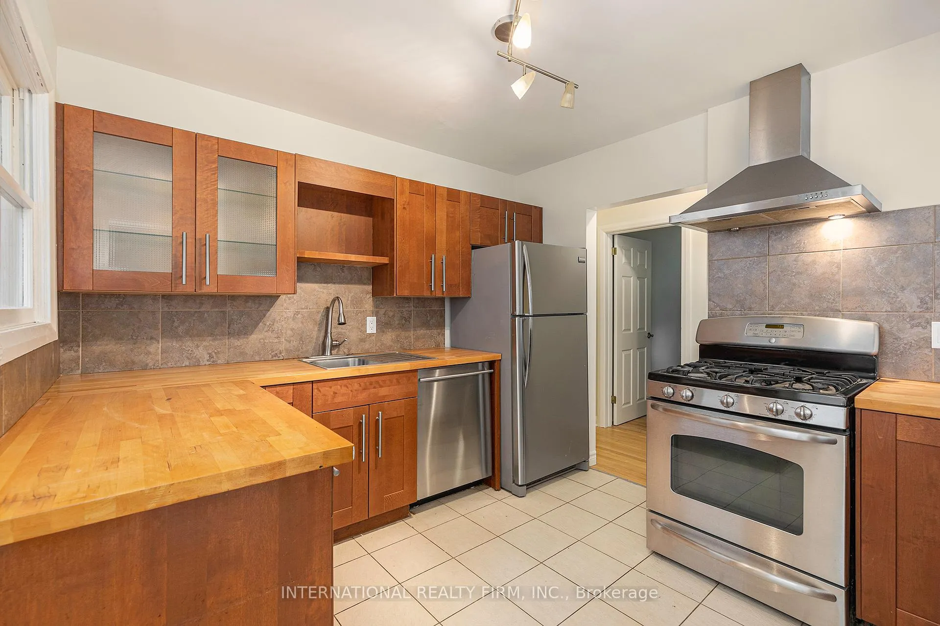 Photo 12 of 323 Lanark Avenue N, Ottawa, Westboro North — HOMEH