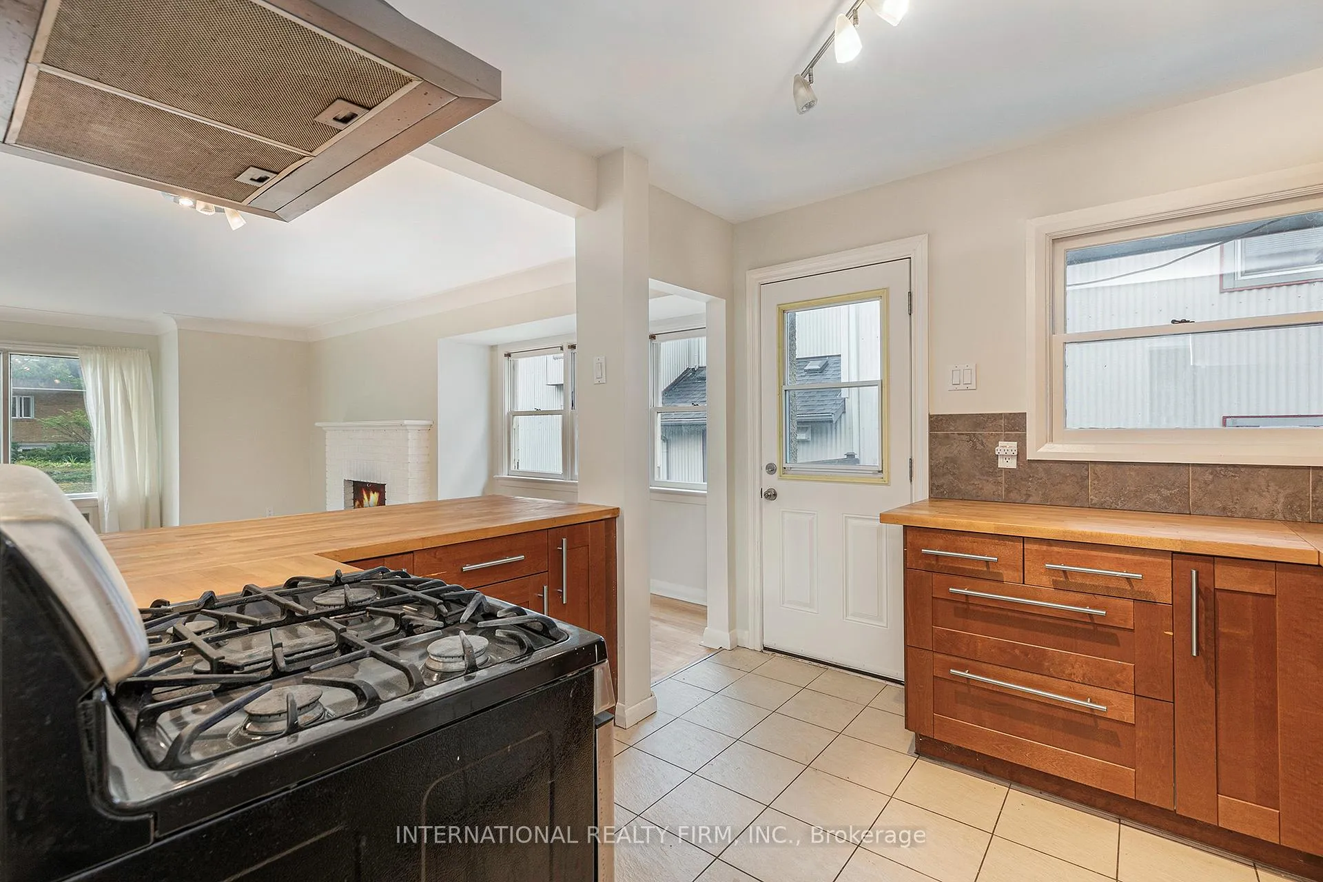Photo 13 of 323 Lanark Avenue N, Ottawa, Westboro North — HOMEH