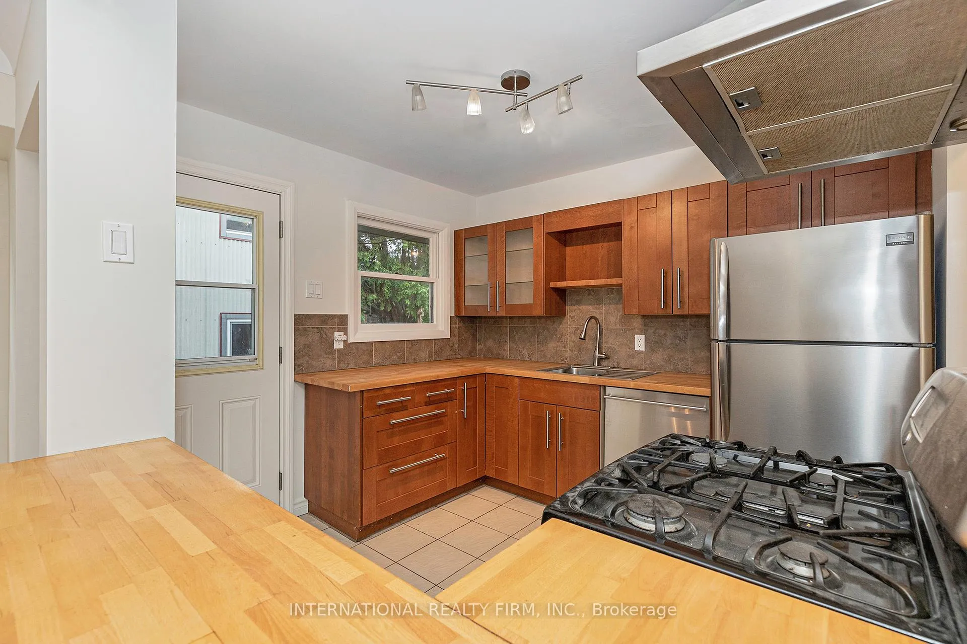 Photo 14 of 323 Lanark Avenue N, Ottawa, Westboro North — HOMEH