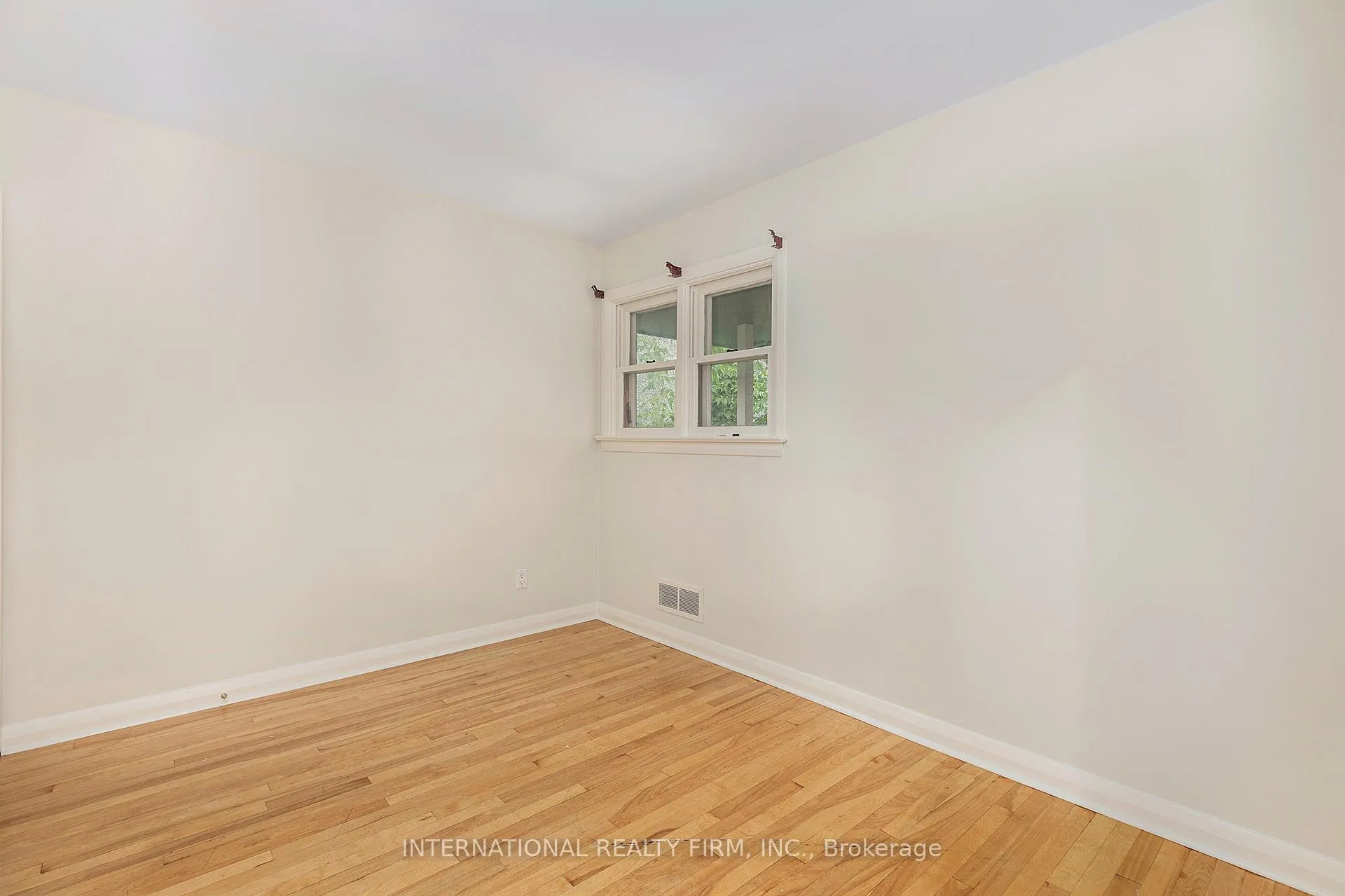 Photo 15 of 323 Lanark Avenue N, Ottawa, Westboro North — HOMEH