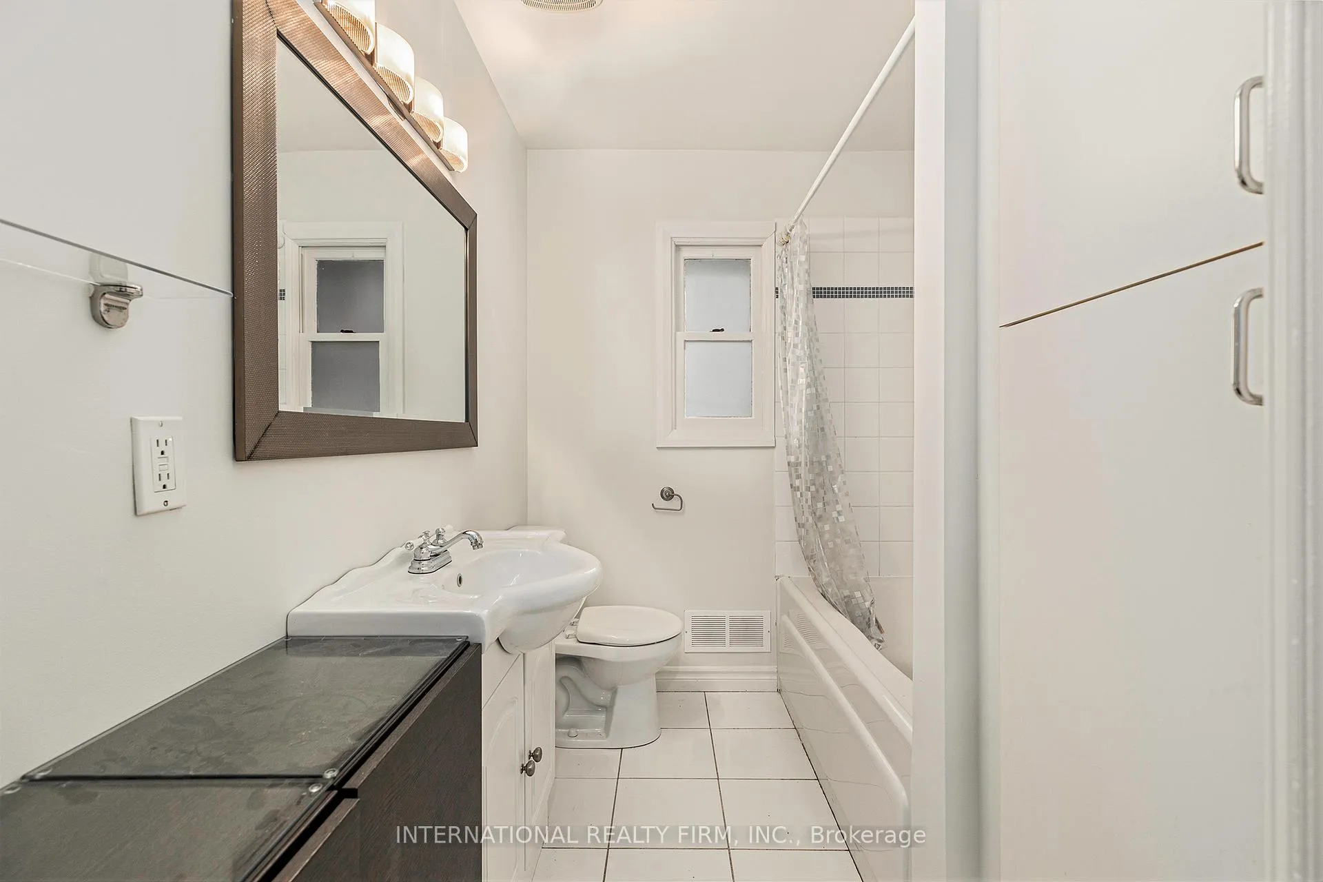 Photo 17 of 323 Lanark Avenue N, Ottawa, Westboro North — HOMEH
