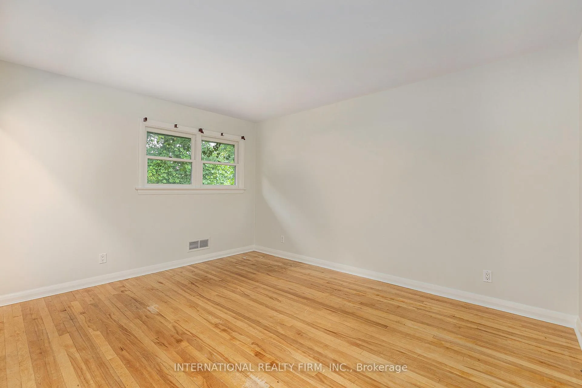 Photo 18 of 323 Lanark Avenue N, Ottawa, Westboro North — HOMEH
