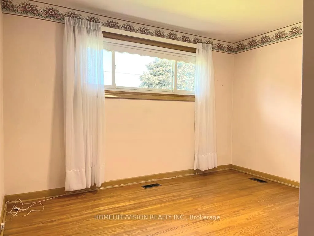 Photo 5 of Unit Upper, 16 Nova Drive, Hamilton, Huntington — HOMEH
