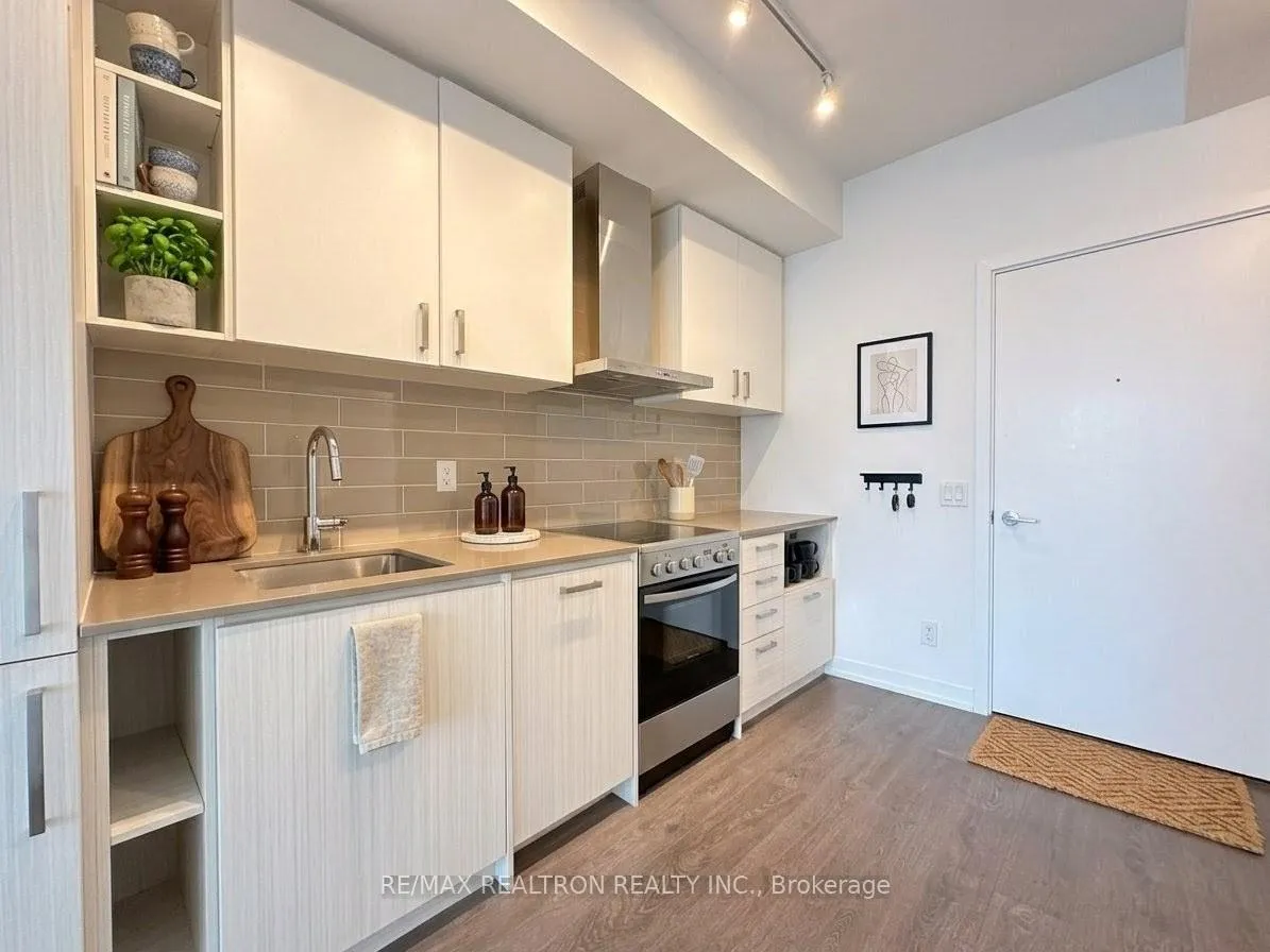 Photo 6 of Unit 3212, 125 Redpath Avenue, Toronto, Mount Pleasant West — HOMEH