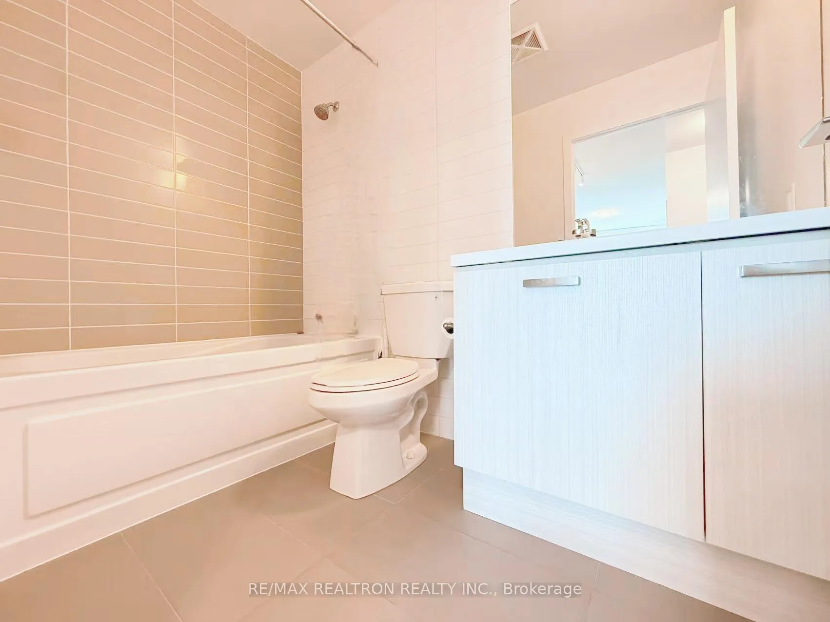 Photo 9 of Unit 3212, 125 Redpath Avenue, Toronto, Mount Pleasant West — HOMEH