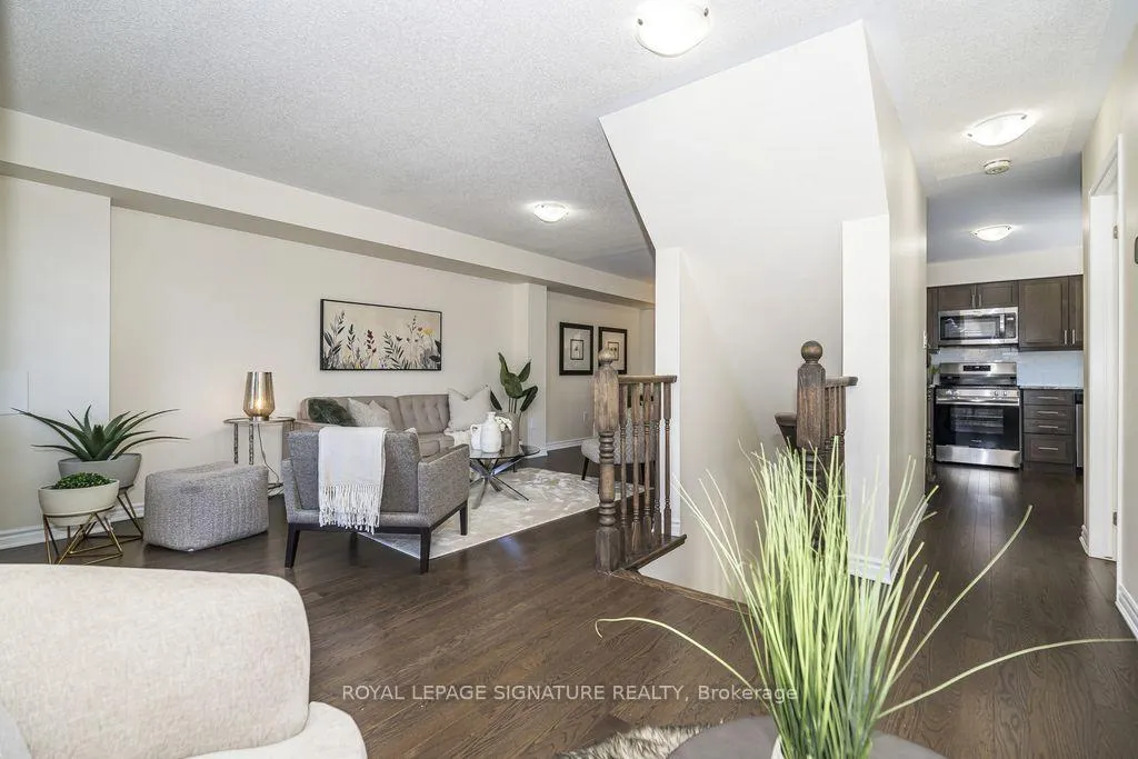 Photo 3 of 52 Deans Drive, Scarborough, Clairlea-Birchmount — HOMEH