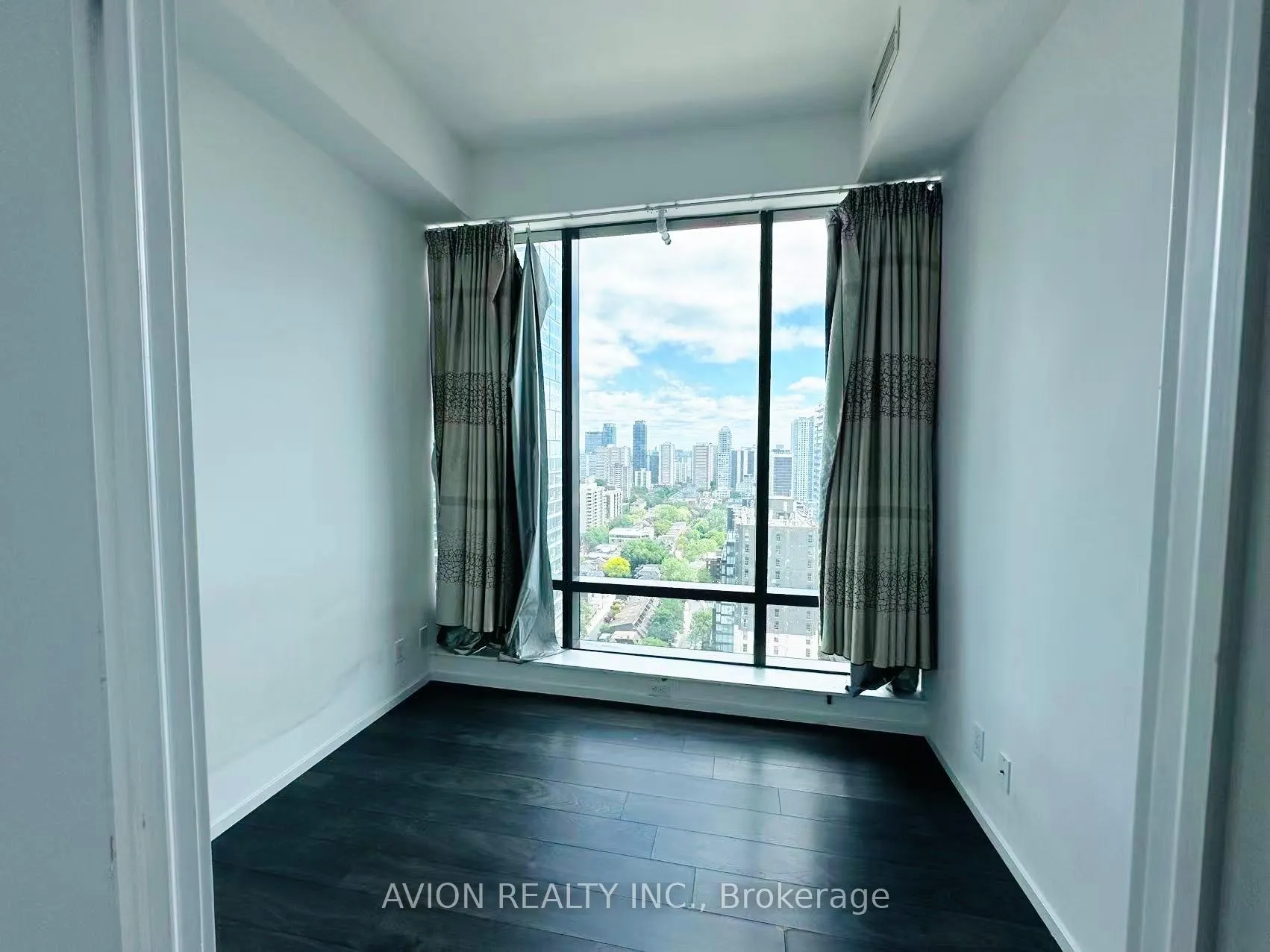 Photo 3 of Unit 2502, 5 St Joseph Street, Toronto, Bay Street Corridor — HOMEH