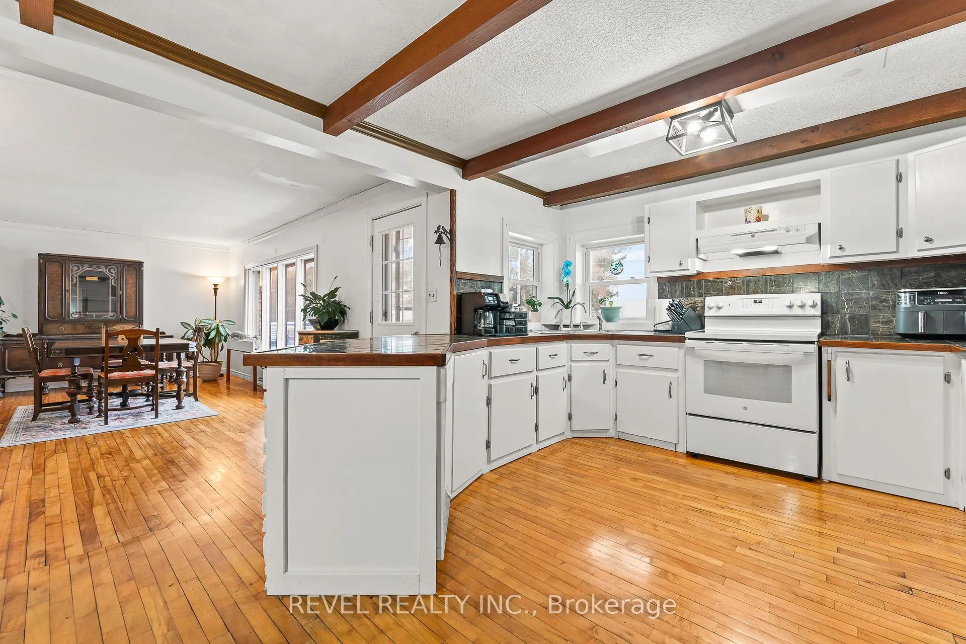 Photo 5 of 1407 Kottmeier Road, Thorold, Hurricane/Merrittville — HOMEH
