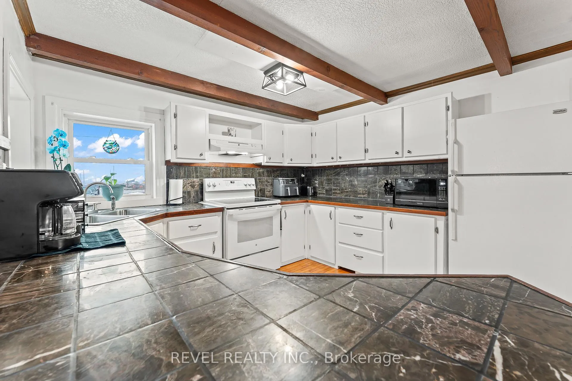 Photo 6 of 1407 Kottmeier Road, Thorold, Hurricane/Merrittville — HOMEH