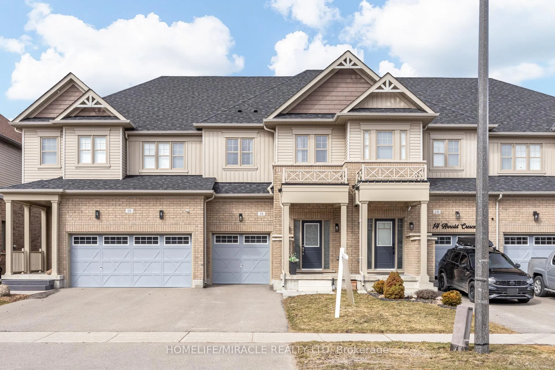 Photo 2 of 16 Arnold Crescent, New Tecumseth, Alliston — HOMEH
