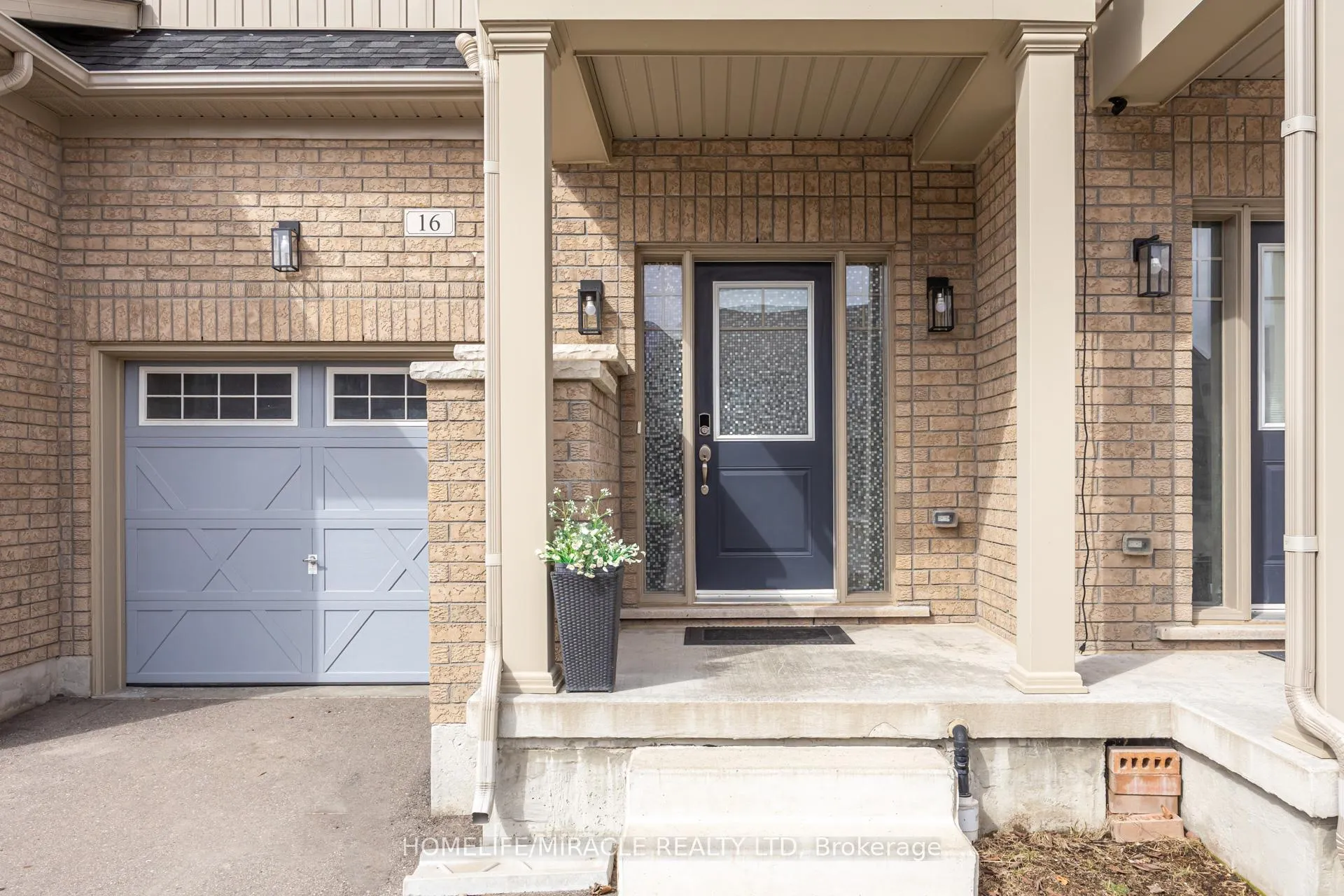 Photo 3 of 16 Arnold Crescent, New Tecumseth, Alliston — HOMEH