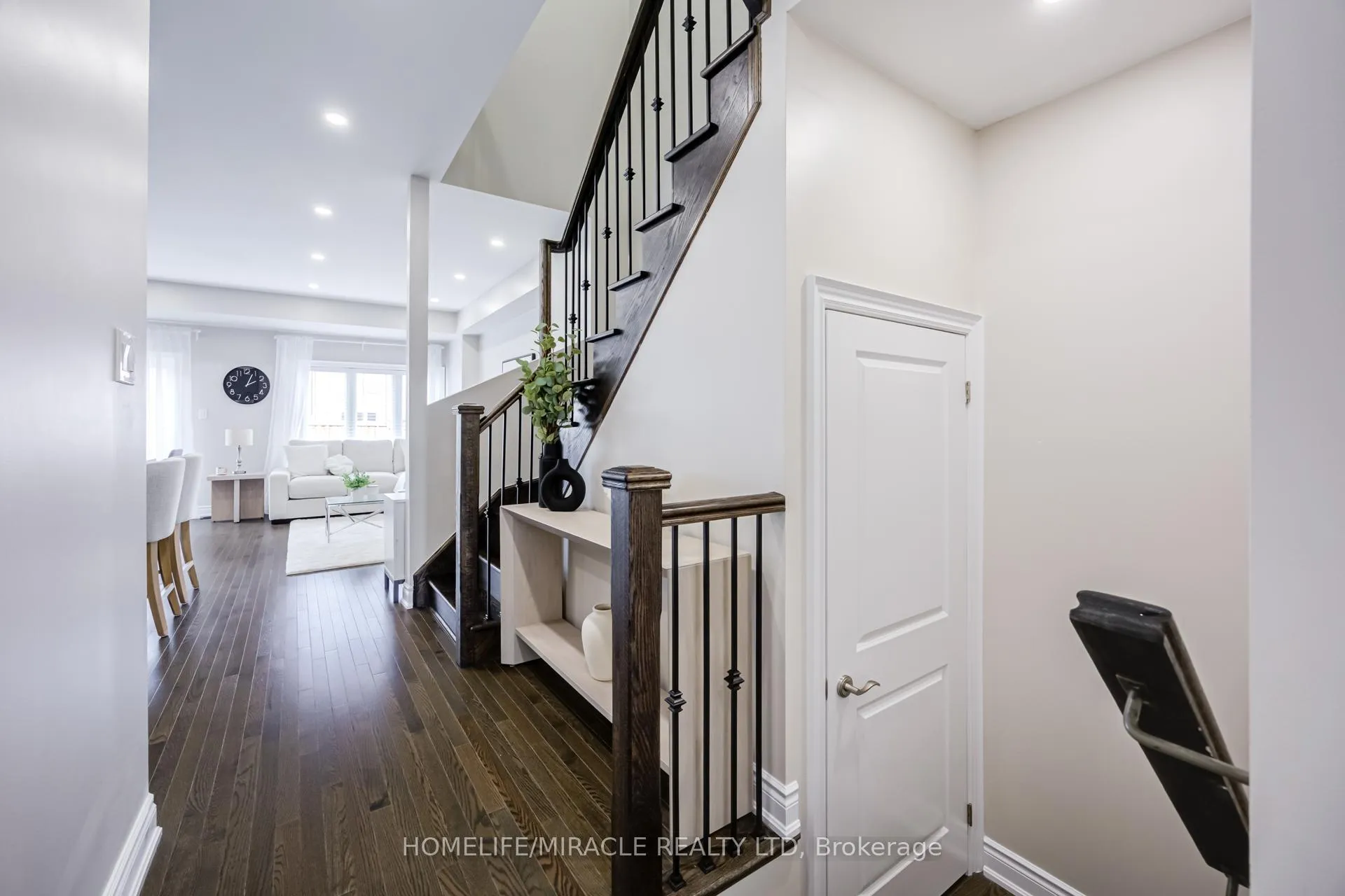 Photo 7 of 16 Arnold Crescent, New Tecumseth, Alliston — HOMEH