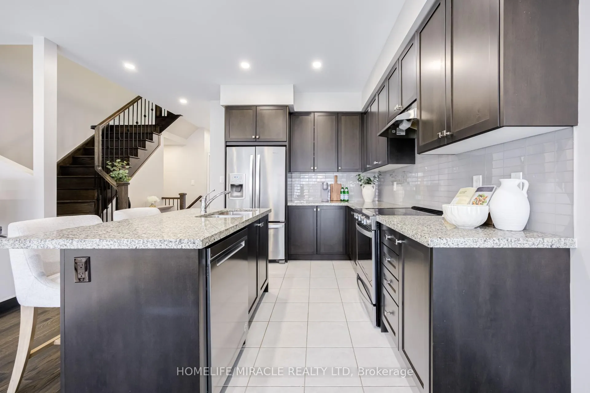Photo 10 of 16 Arnold Crescent, New Tecumseth, Alliston — HOMEH