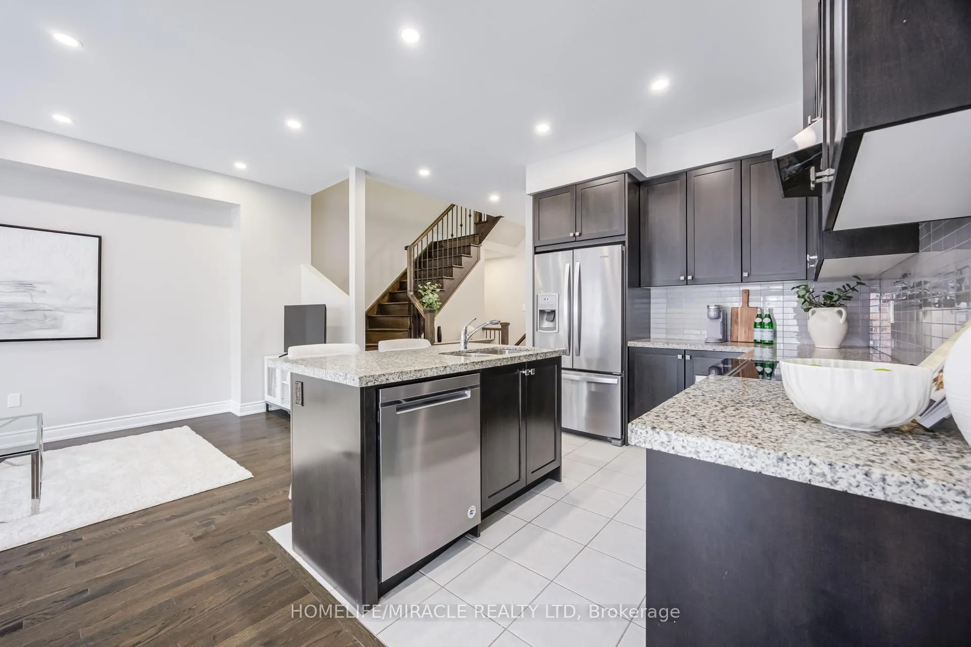 Photo 11 of 16 Arnold Crescent, New Tecumseth, Alliston — HOMEH