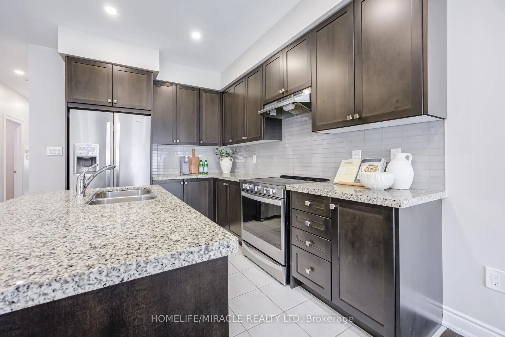 Photo 12 of 16 Arnold Crescent, New Tecumseth, Alliston — HOMEH