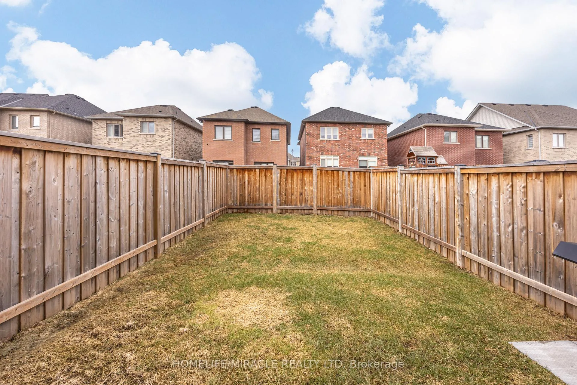 Photo 35 of 16 Arnold Crescent, New Tecumseth, Alliston — HOMEH