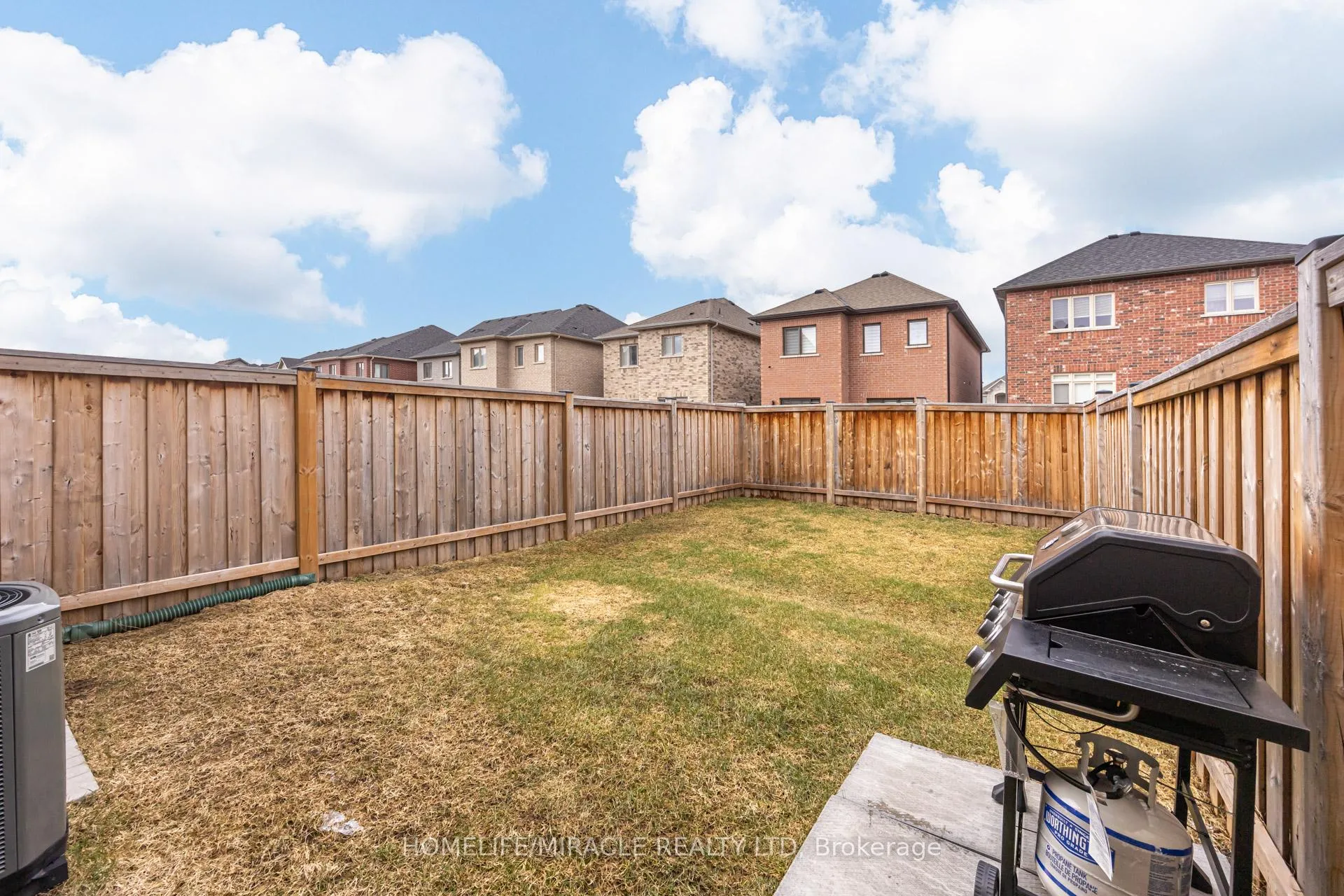 Photo 36 of 16 Arnold Crescent, New Tecumseth, Alliston — HOMEH