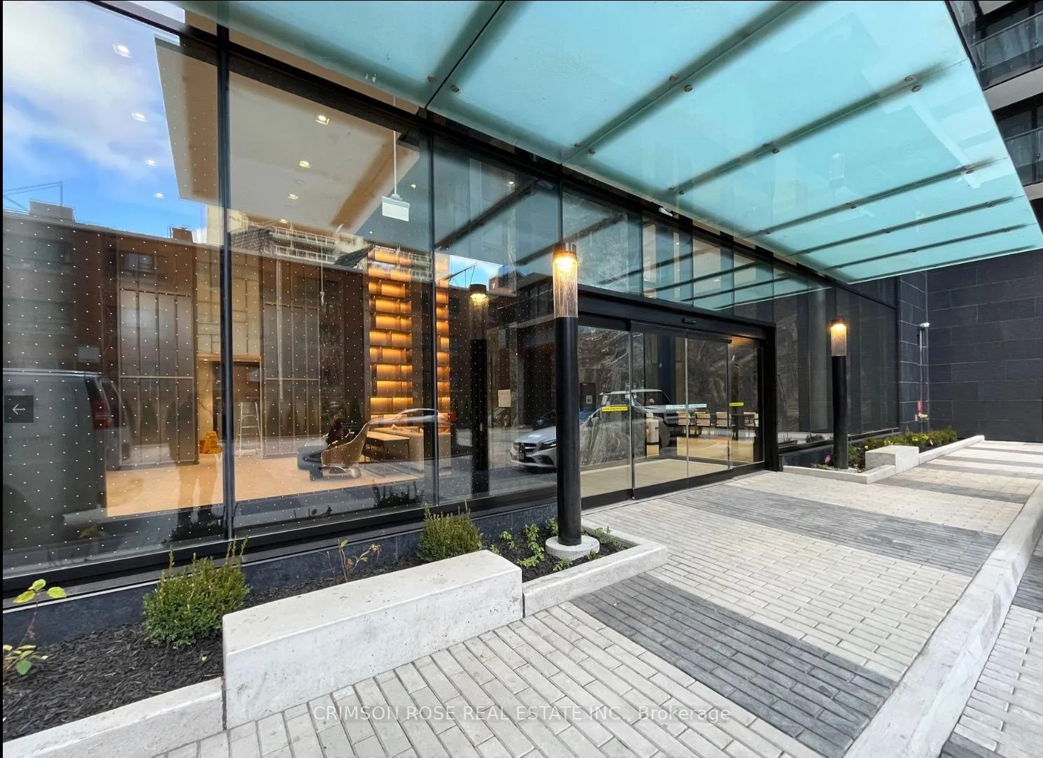 Photo 2 of Unit 2006, 127 Broadway Avenue, Toronto, Mount Pleasant West — HOMEH