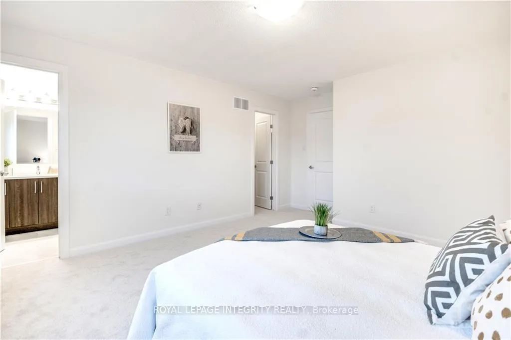 Photo 18 of 247 Clonrush Way, Ottawa, Kanata - Kanata Lakes/Heritage Hills — HOMEH