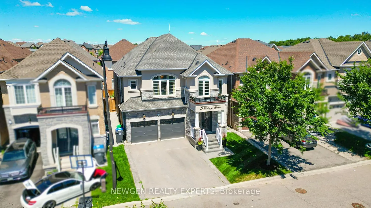 Photo 2 of 18 Foliage Drive, Brampton, Northwest Brampton — HOMEH