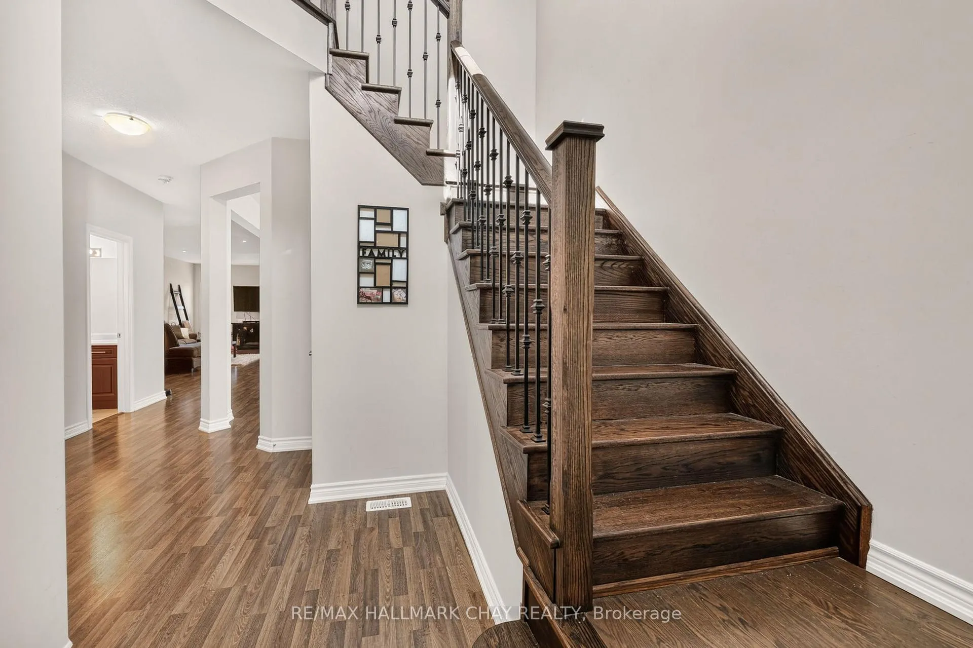 Photo 5 of 32 Jones Street, New Tecumseth, Alliston — HOMEH