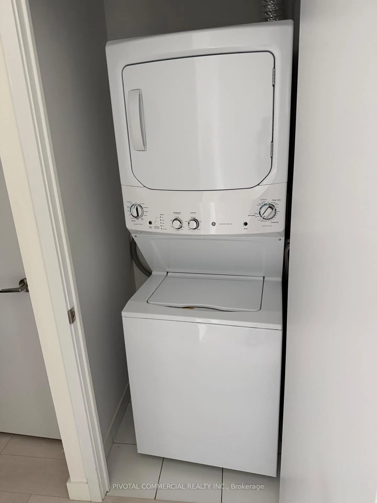Photo 5 of Unit 5105, 8 Eglinton Avenue E, Toronto, Mount Pleasant West — HOMEH