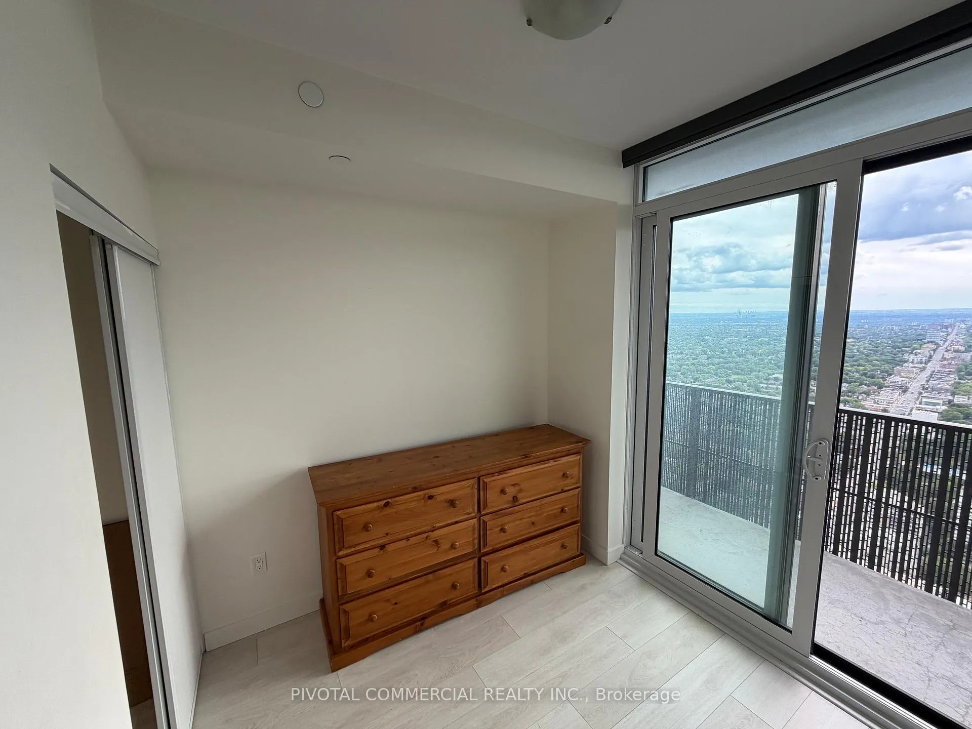 Photo 7 of Unit 5105, 8 Eglinton Avenue E, Toronto, Mount Pleasant West — HOMEH